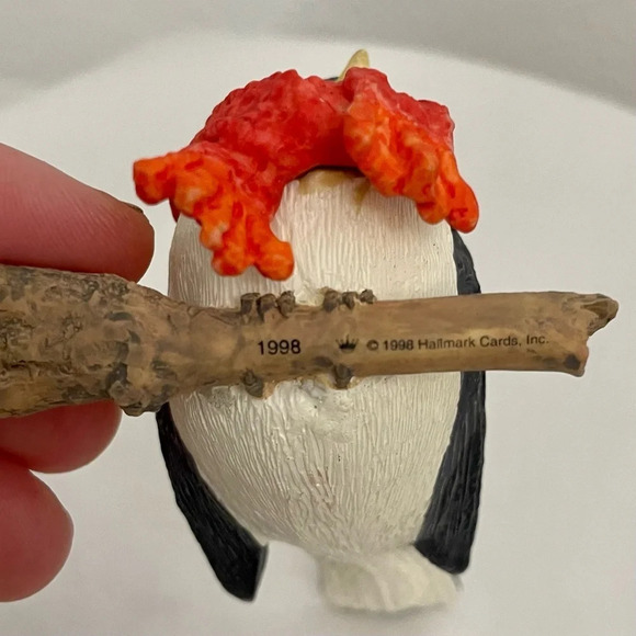 1998 Hallmark Keepsake Warm and Cozy Bird with Red Scarf Christmas Ornament. - Picture 10 of 12